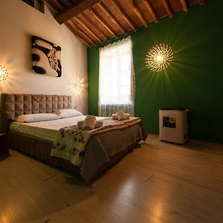 Pollock Attic In Historic City Center Apartment Lucca Exterior photo