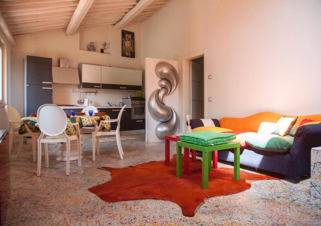 Pollock Attic In Historic City Center Apartment Lucca Exterior photo