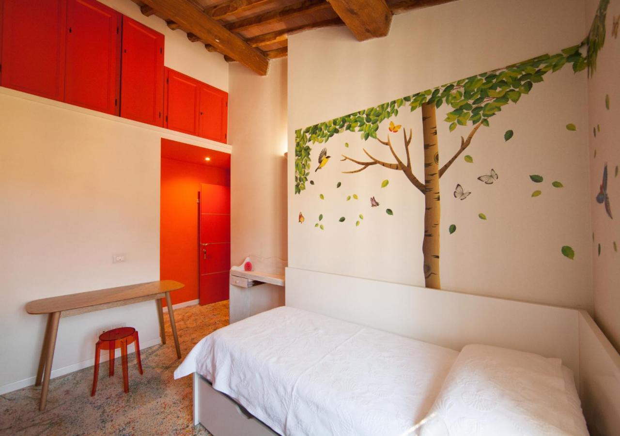 Pollock Attic In Historic City Center Apartment Lucca Exterior photo