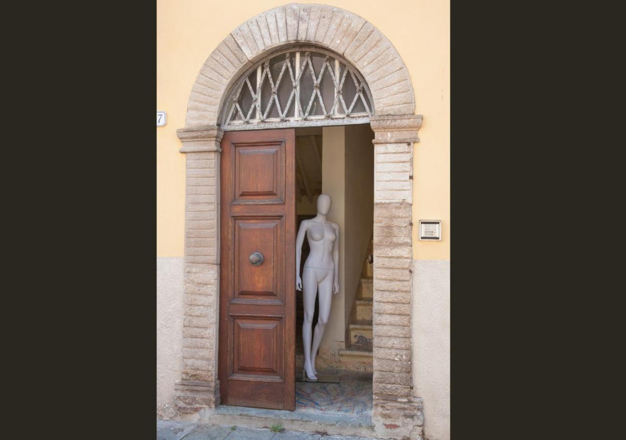Pollock Attic In Historic City Center Apartment Lucca Exterior photo